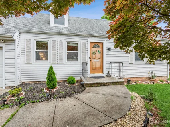 8 Longfellow Dr, Colonia, NJ 07067