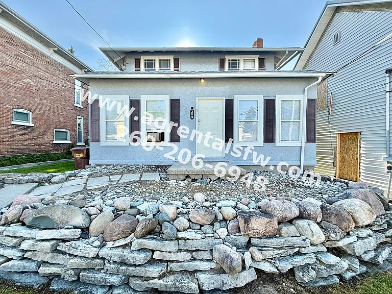 209 S West St — Photo 2