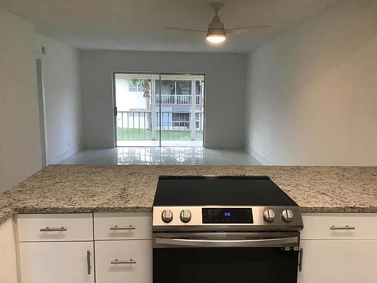 7600 NW 4th Pl #207 — Photo 6