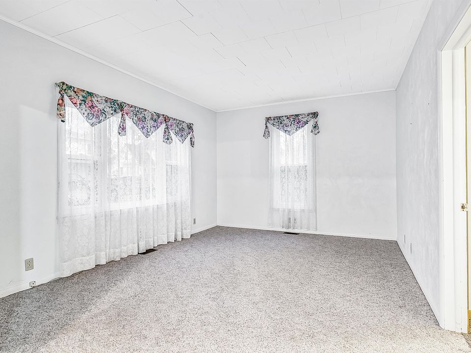 209 W Elm St, Pierceton, IN 46562 Zillow