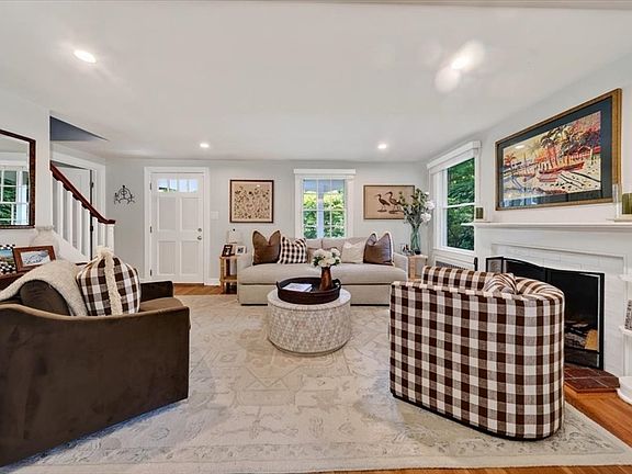 4th image of 14 Bradley Woods Dr