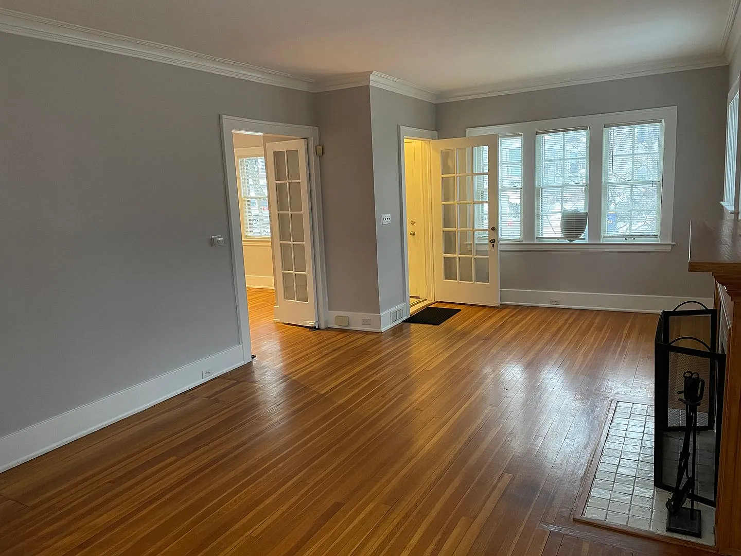 Charming Dutch Colonial Style Heritage Hill Home — Photo 4