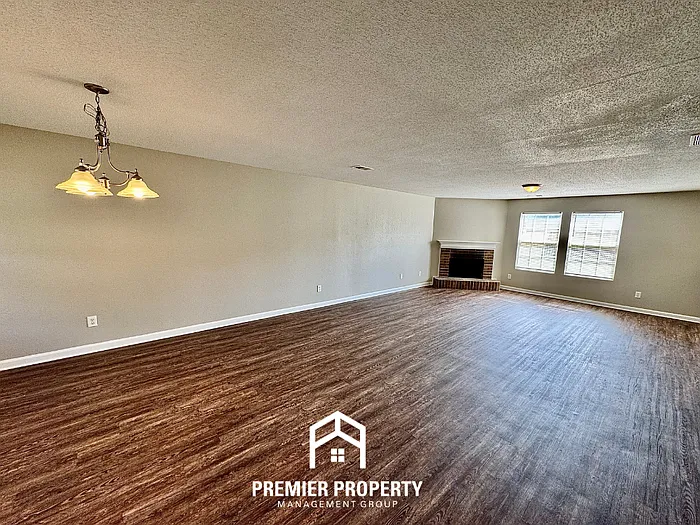 2506 Boxford Ln — Photo 3