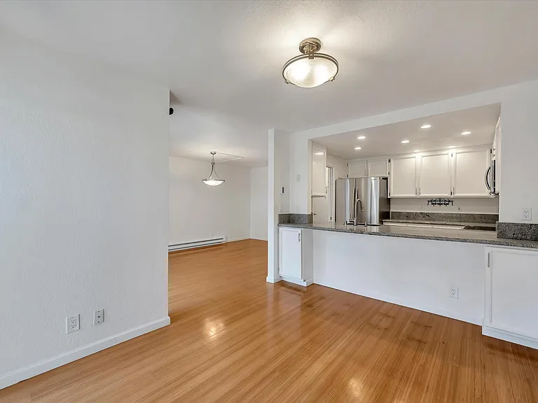 4 W Harbor Dr — Photo 18