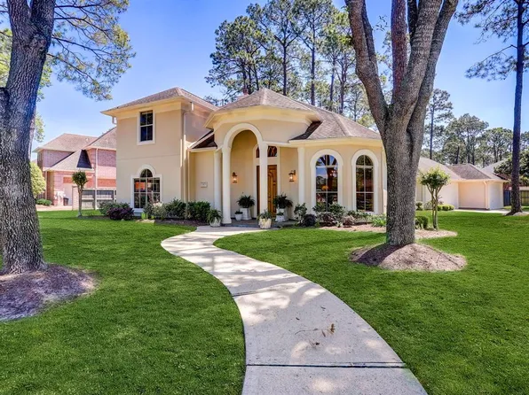 202 Hidden Pines Court, League City, TX 77573
