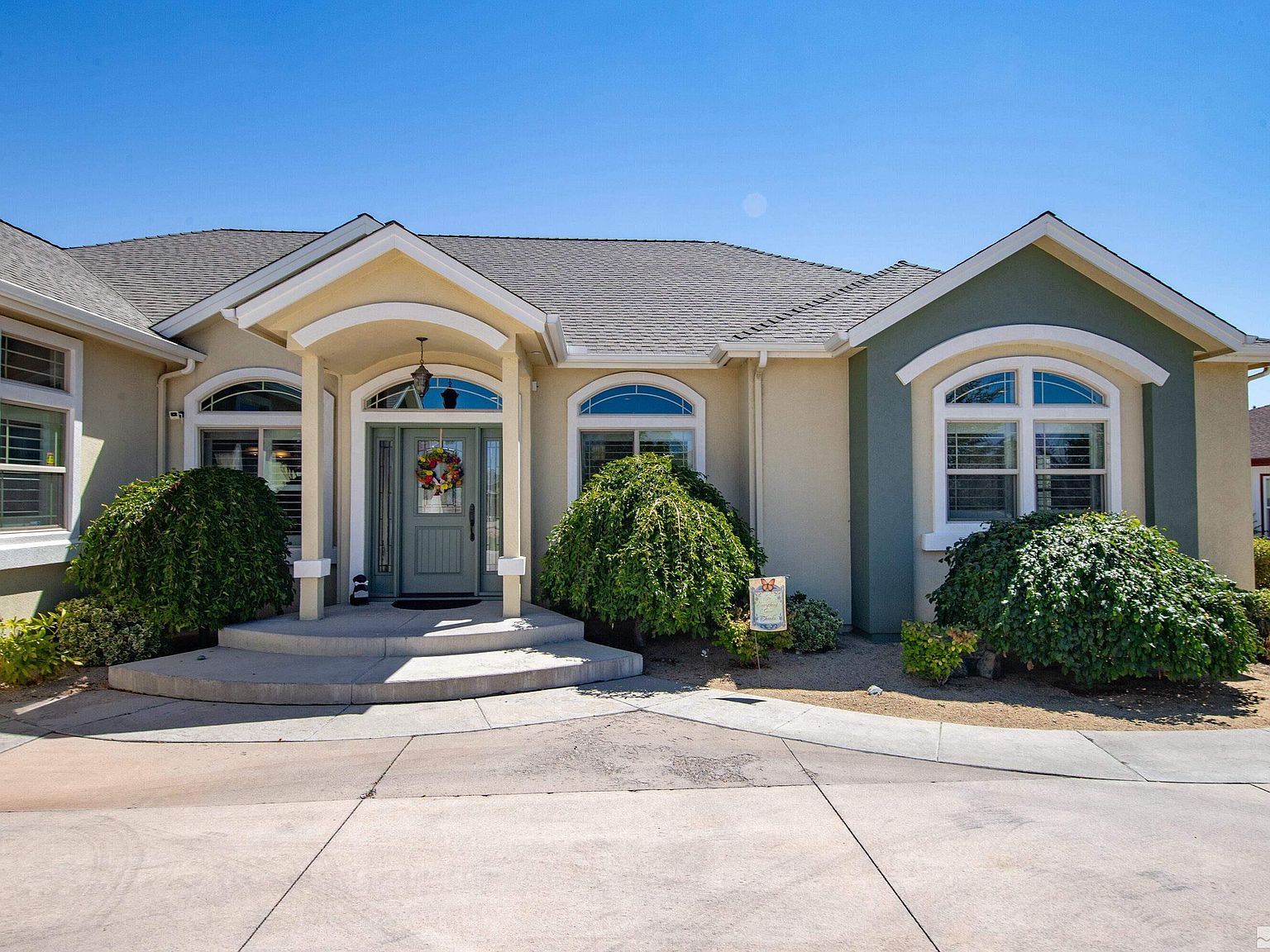 3740 W Hidden Valley Dr