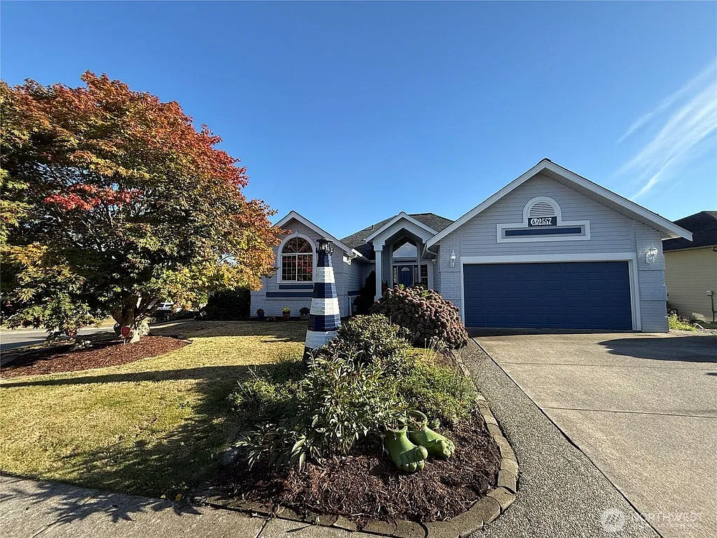 3 bed, 2.5 bath, 2175 sqft, $3,000 — Photo 1