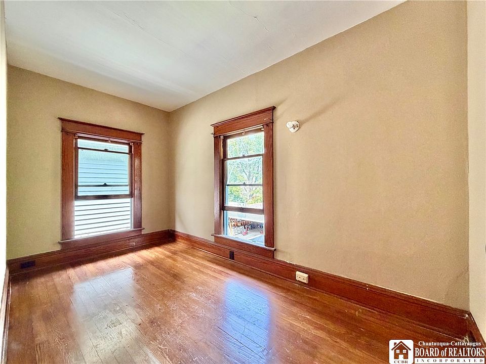 19th image of 762 Park Ave