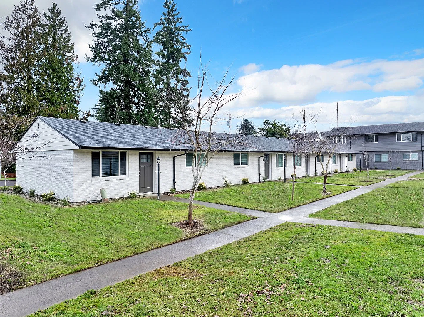 Hillsboro Court — Photo 2
