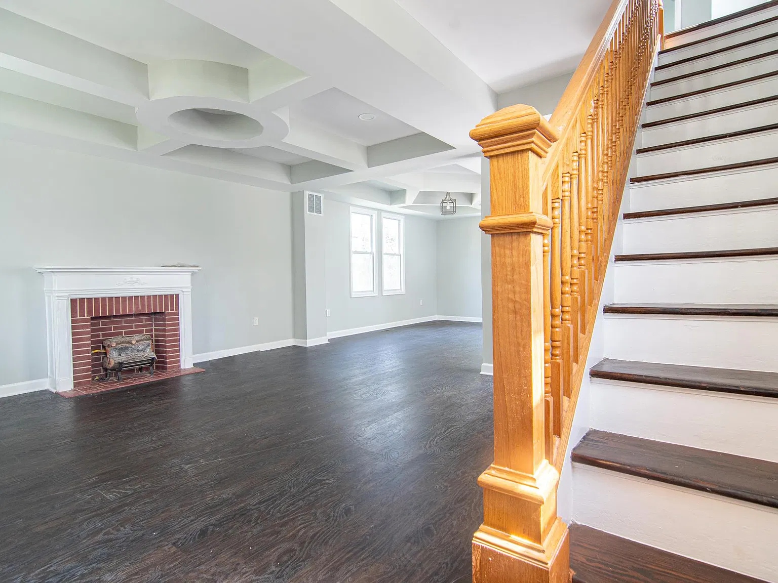 3 bed, 1916 sqft, $2,300 — Photo 2