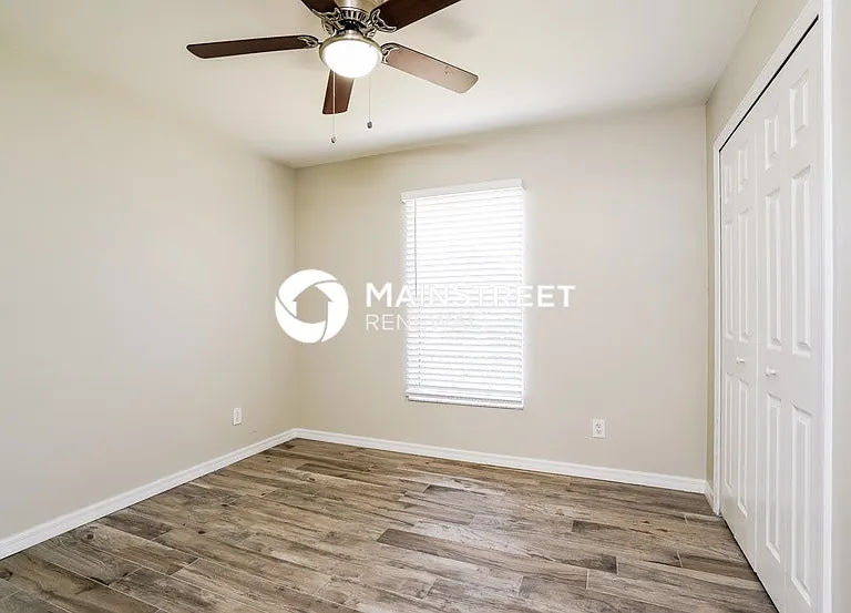 1124 NE 32nd Ln — Photo 11