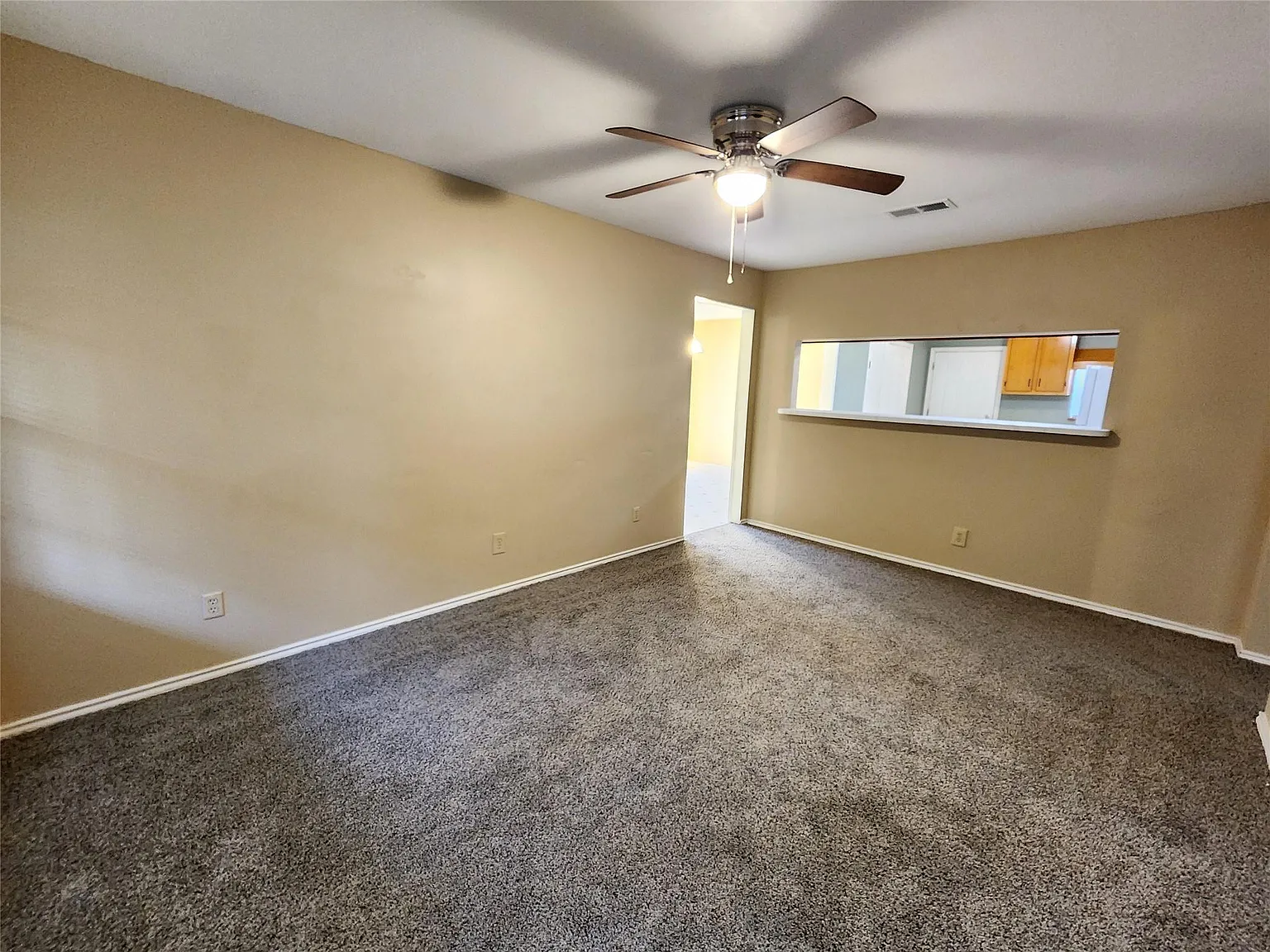 4 bed, 2.0 bath, 1500 sqft, $1,750 — Photo 3
