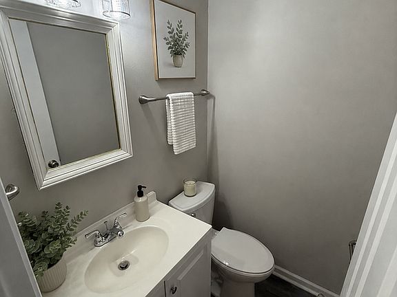 3rd image of 5606 Longbow Ln