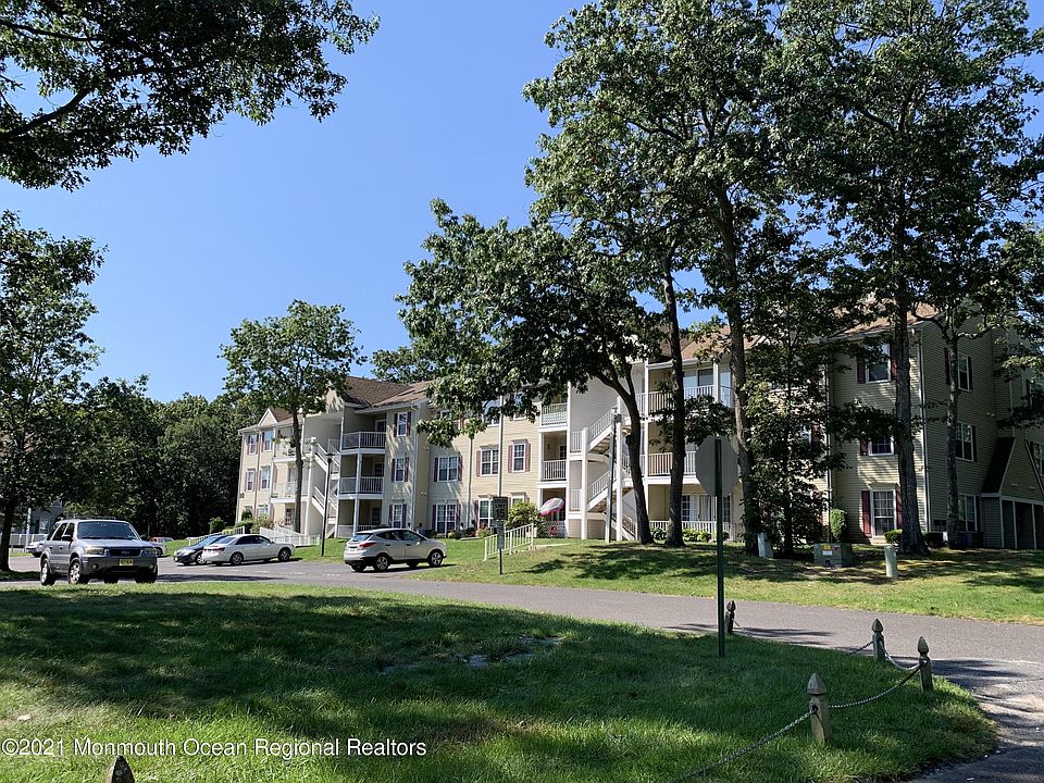 1st image of 24 Iroquois Dr #24