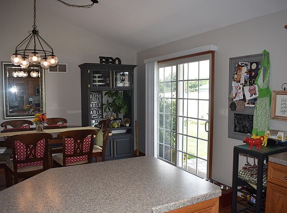 4th image of 892 Wedgewood Ct