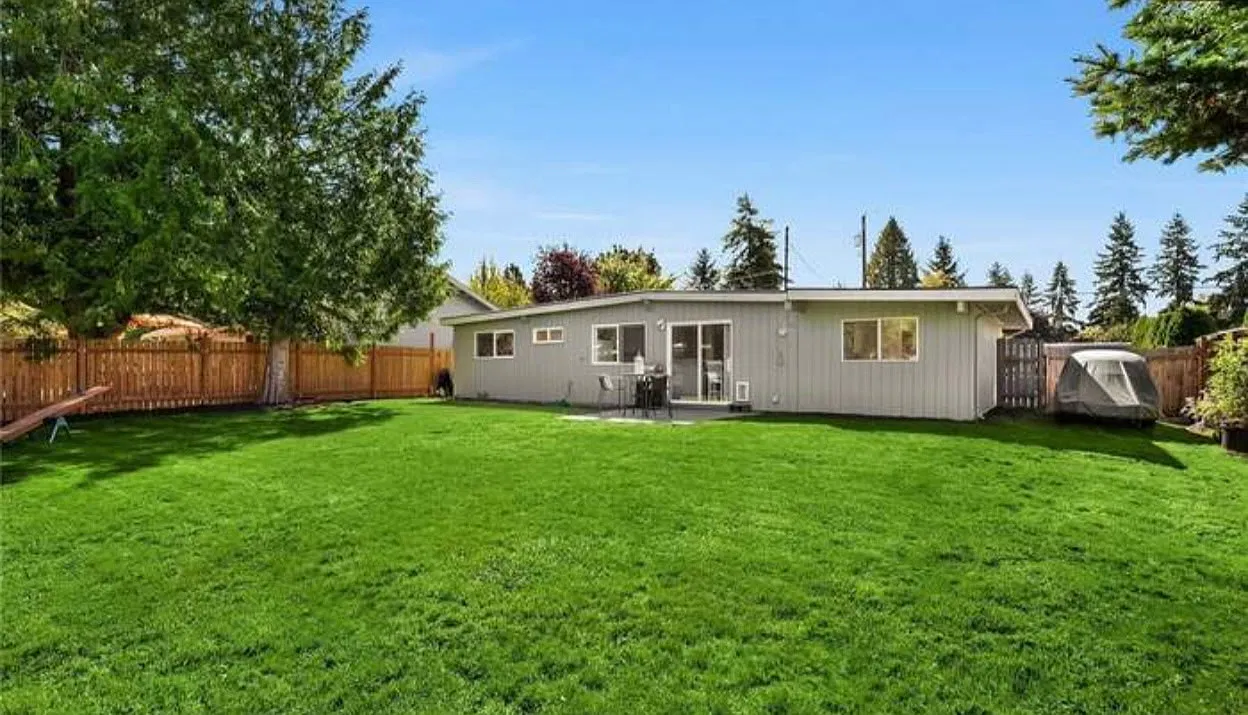 4 bed, 1220 sqft, $3,100 — Photo 2