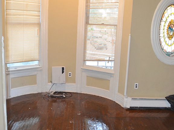 3rd image of 486 Bramhall Ave APT 1B
