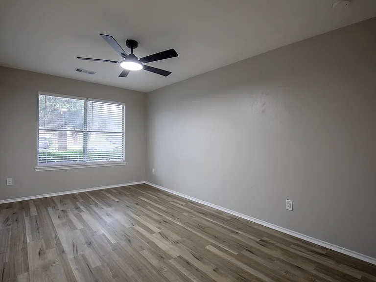 718 Remwick Dr — Photo 11
