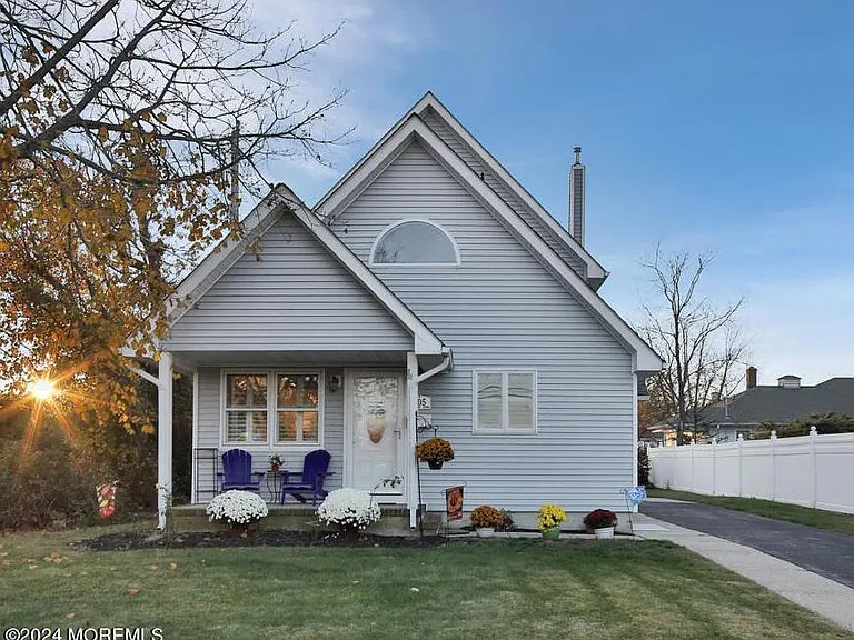 305 Baltimore Ave — Photo 1
