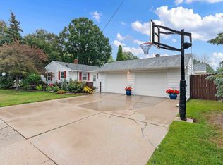 1623 Jay Ln, Green Bay, WI 54304