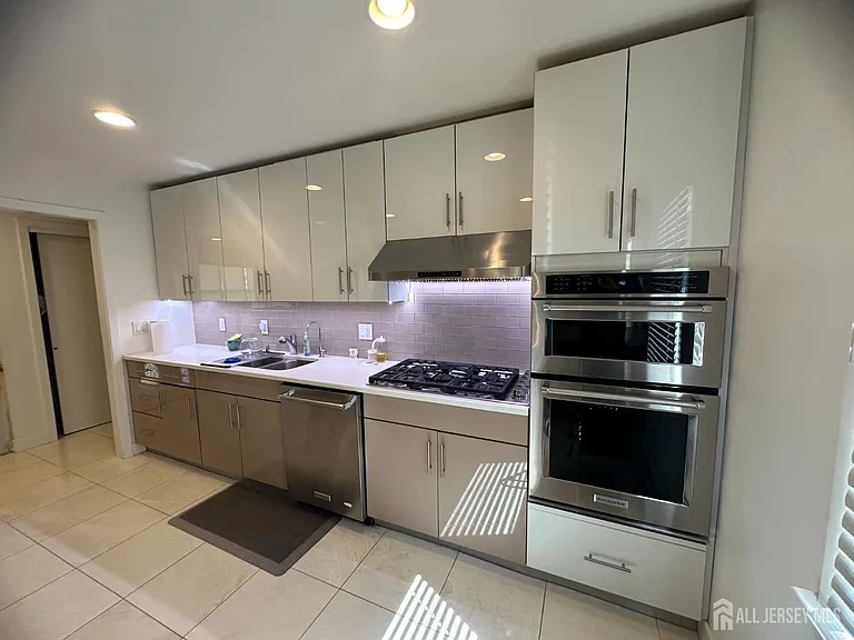9 Holly Rd — Photo 11