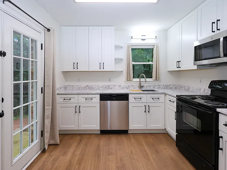 Gorgeous New Kitchen! Quartz Countertops!