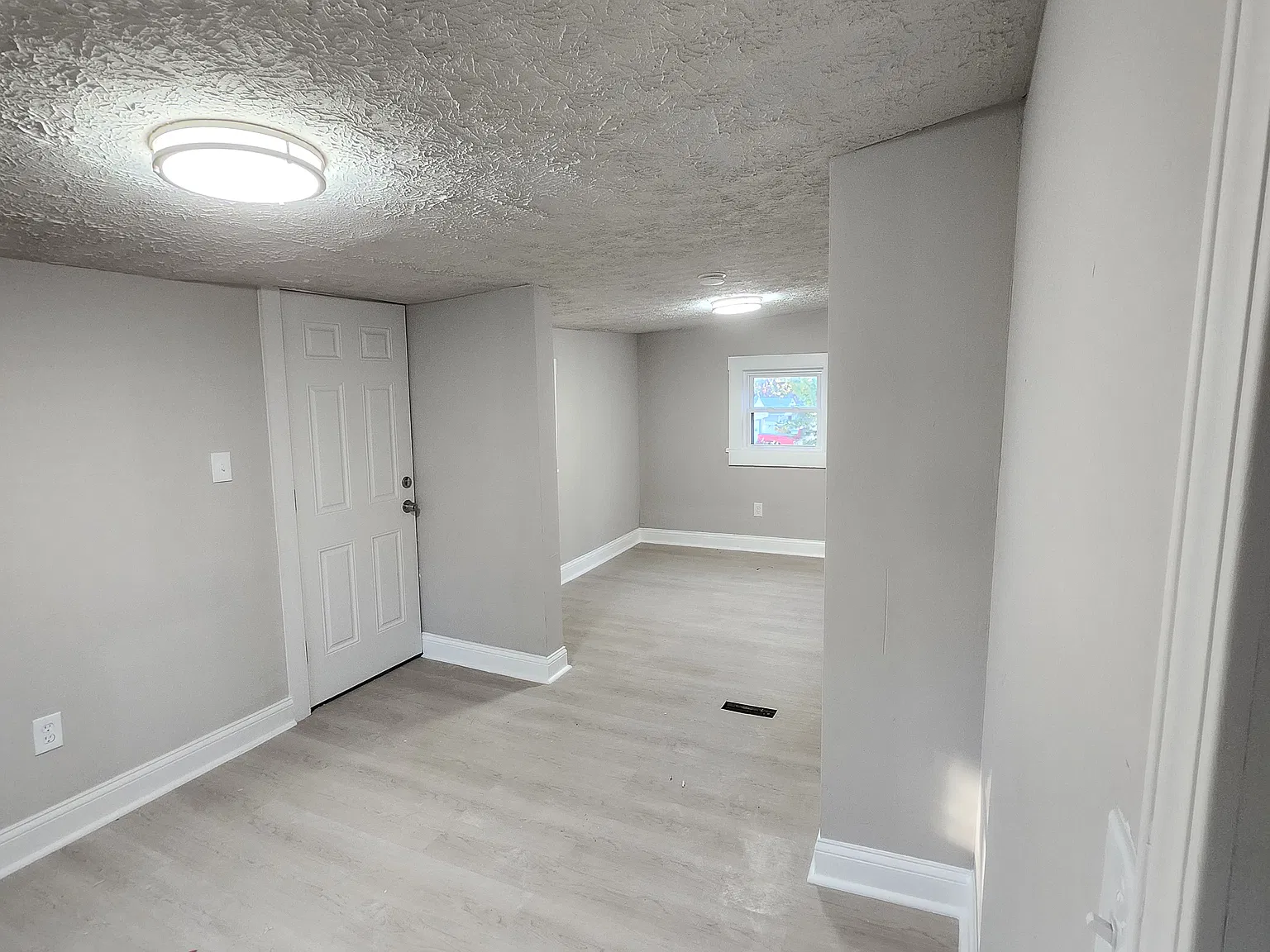 5 bed, 2100 sqft, $2,299 — Photo 4