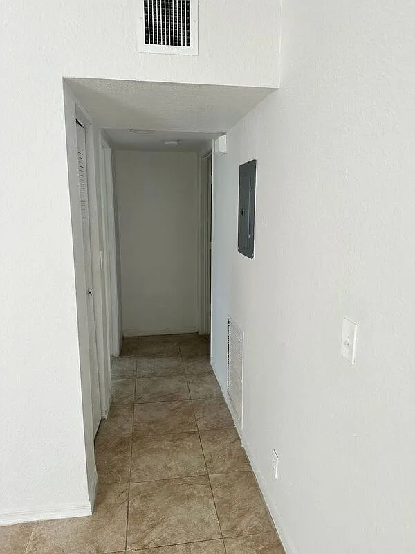 3 bed, 2.0 bath, 1300 sqft, $2,480 — Photo 3