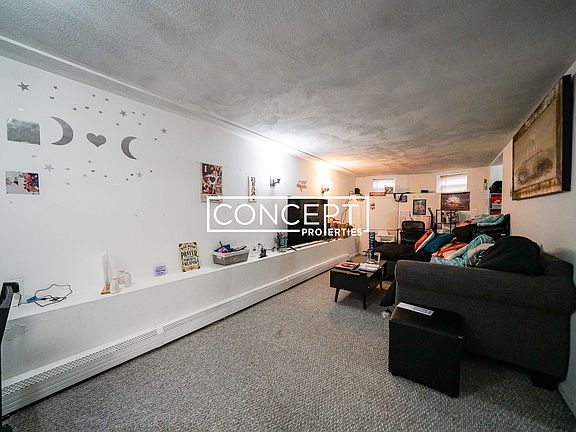 3rd image of 24 Saint Cyprians Pl APT 1R