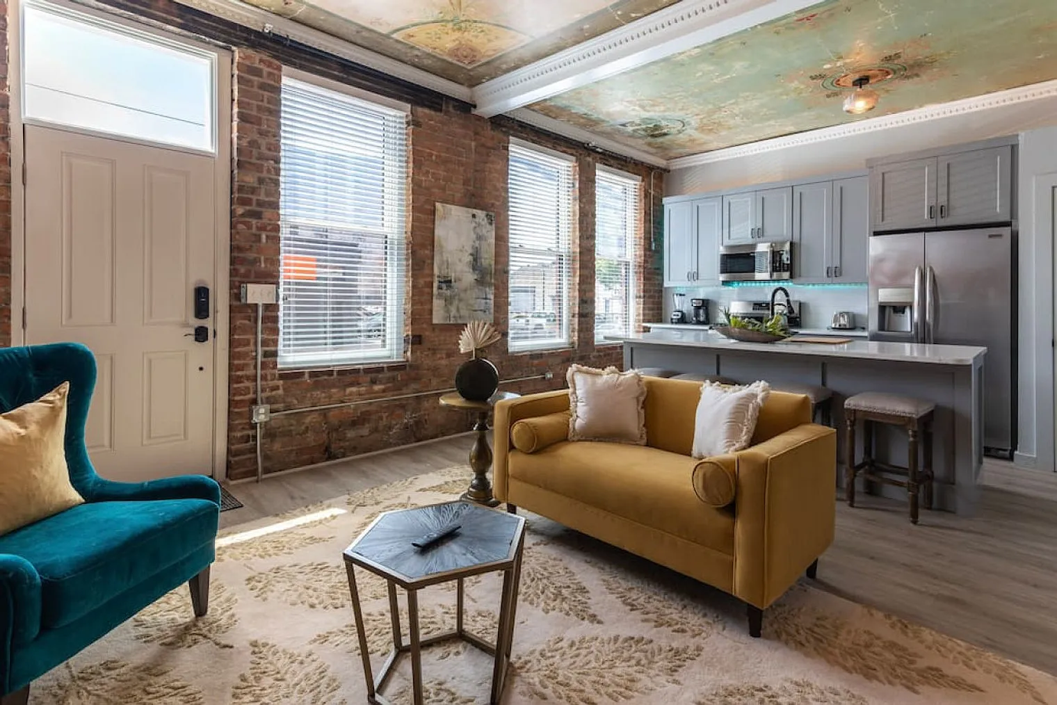 1 bed, 1.0 bath, 710 sqft, $3,014 — Photo 1