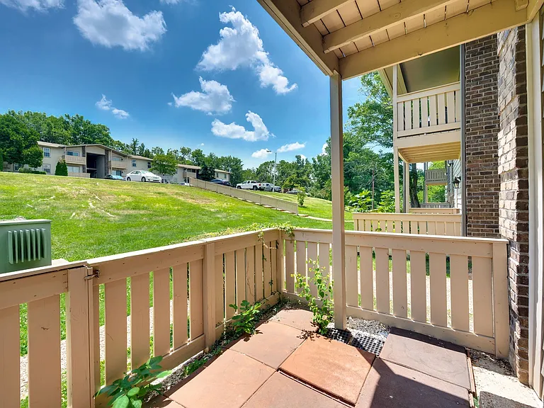 709 Ashlawn Pl — Photo 12