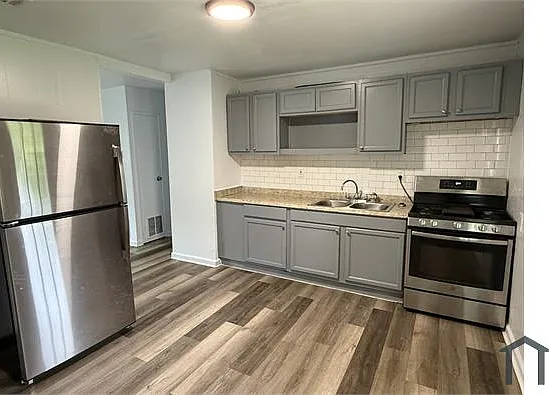 3 bed, 1000 sqft, $1,750 — Photo 2