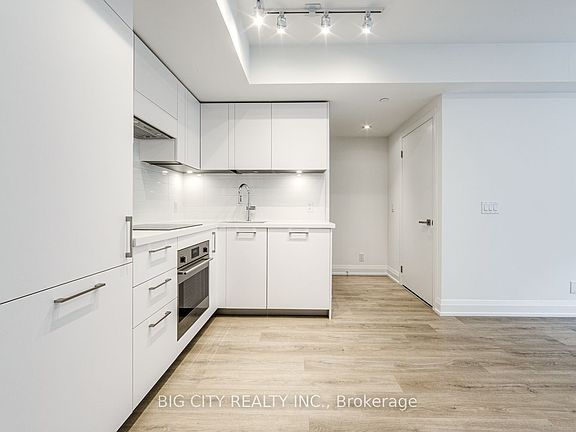 3rd image of 36 Brentcliffe Rd #401