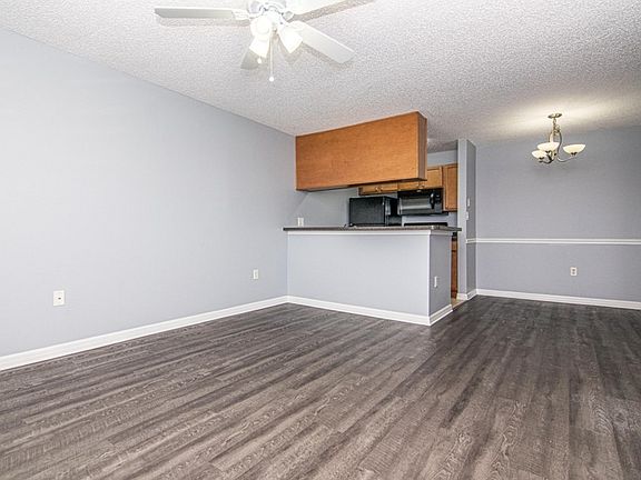 4th image of 220 Lake Parsons Grn Unit 208