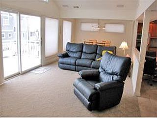 4th image of 1047 Long Beach Blvd #B