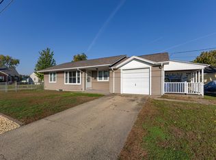 220 7th St, Camanche, IA 52730