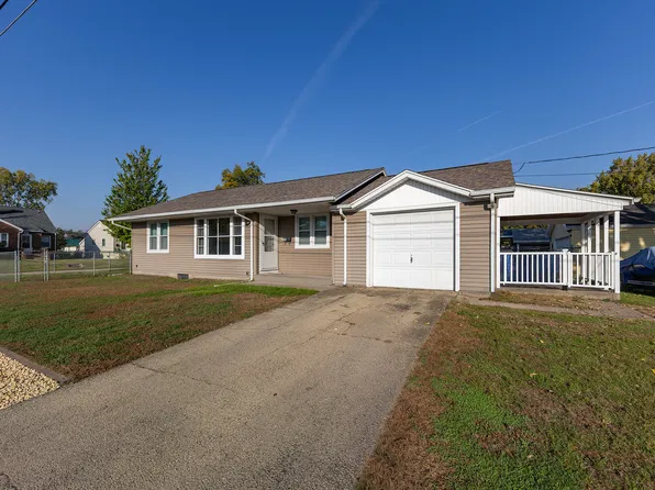 220 7th St, Camanche, IA 52730