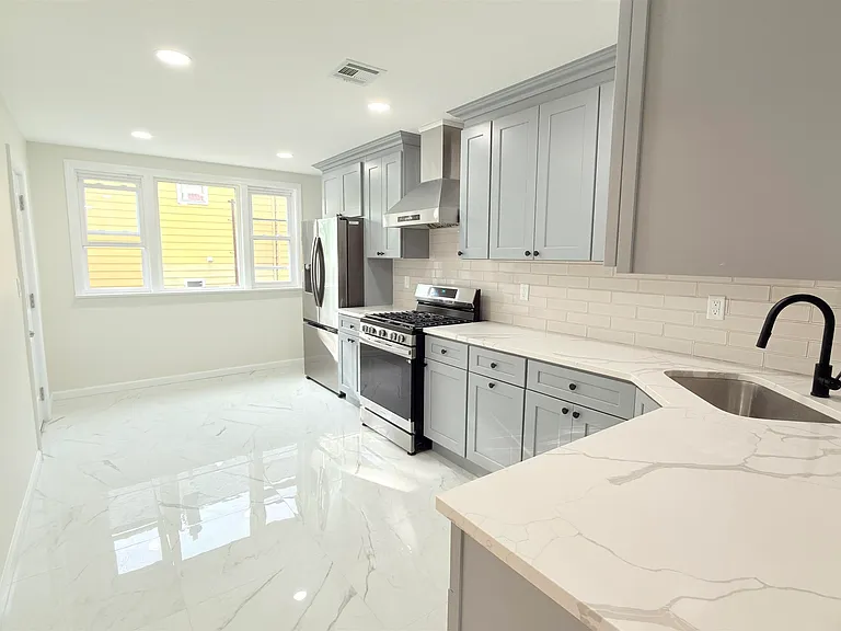 291 Avenue B #1 — Photo 3