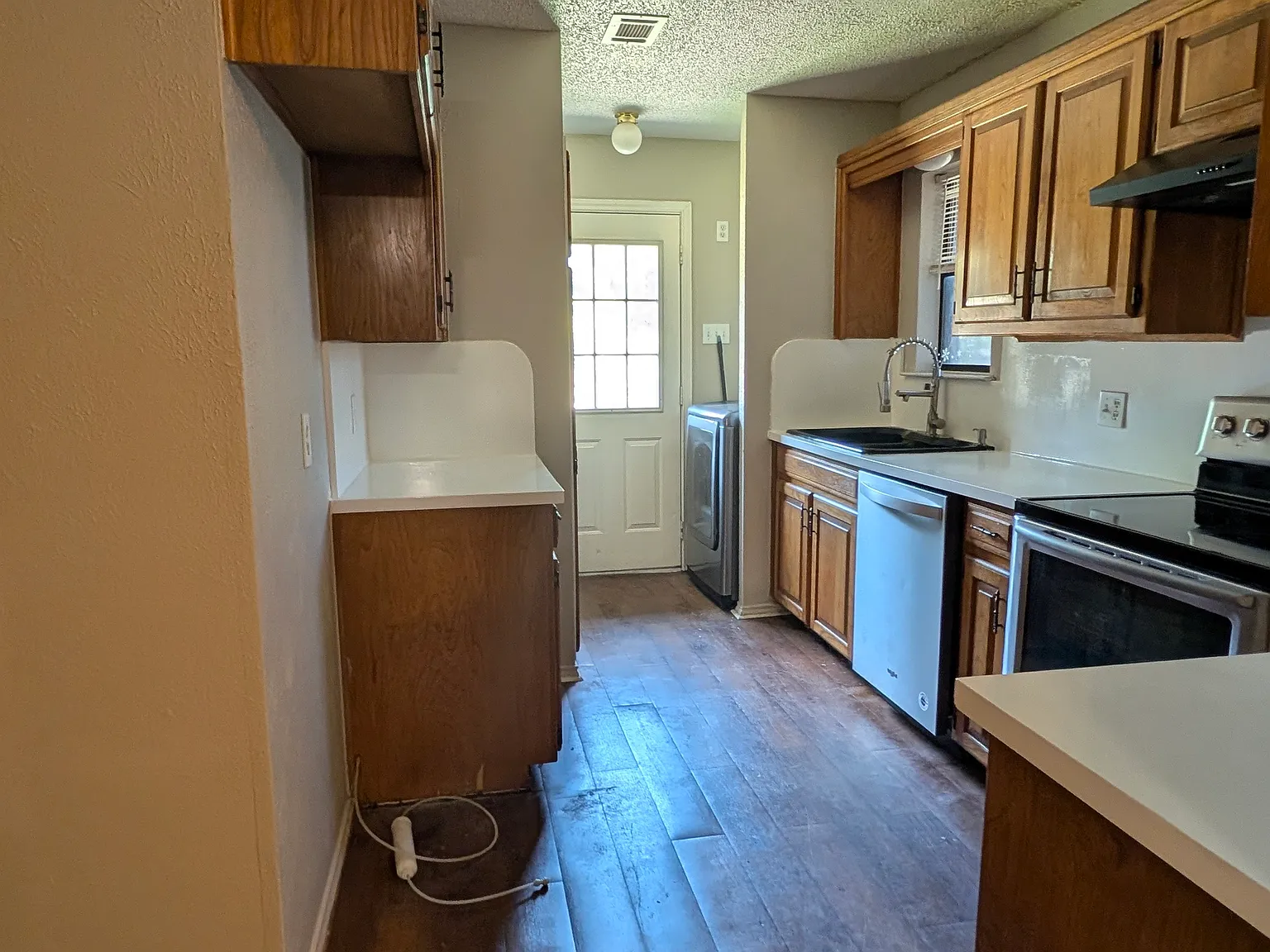 2 bed, 855 sqft, $1,650 — Photo 2