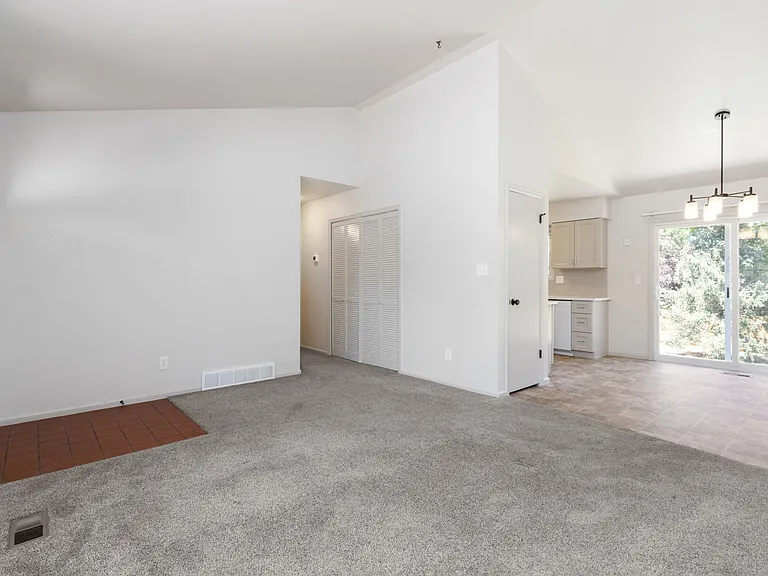 1956 Promenade Way — Photo 6
