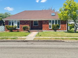 109 Evans Street, New Hyde Park, NY 11040