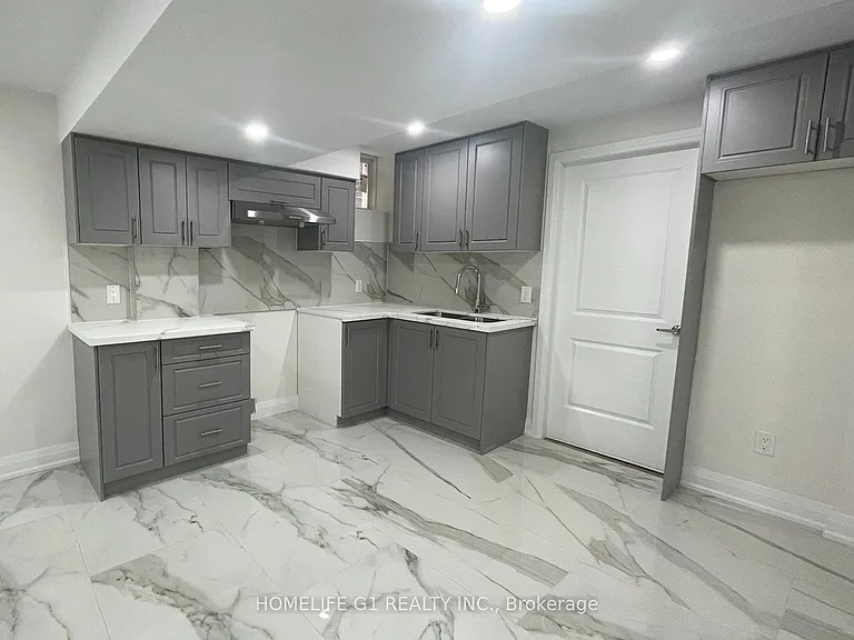 65 Lola Cres — Photo 2
