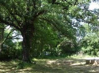 585 27th St NW, Paris, TX 75460