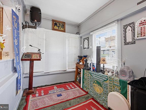 3rd image of 639 Columbia Ave