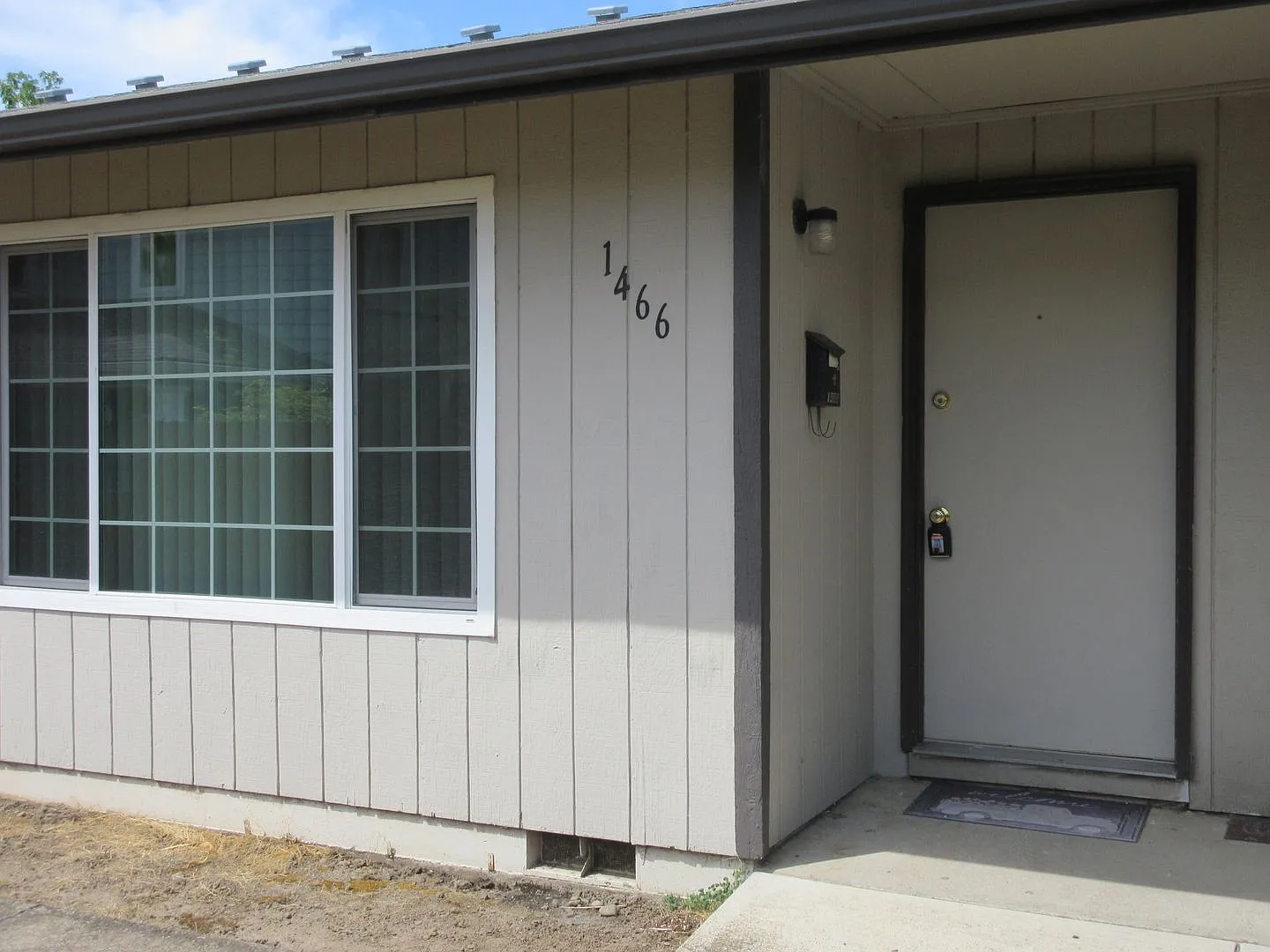 Updated, Spacious One Bedroom — Photo 2