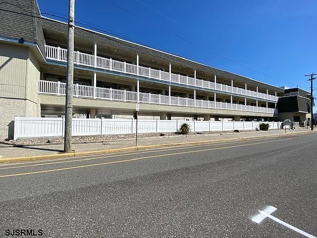 1st image of 875 Plymouth Pl #19