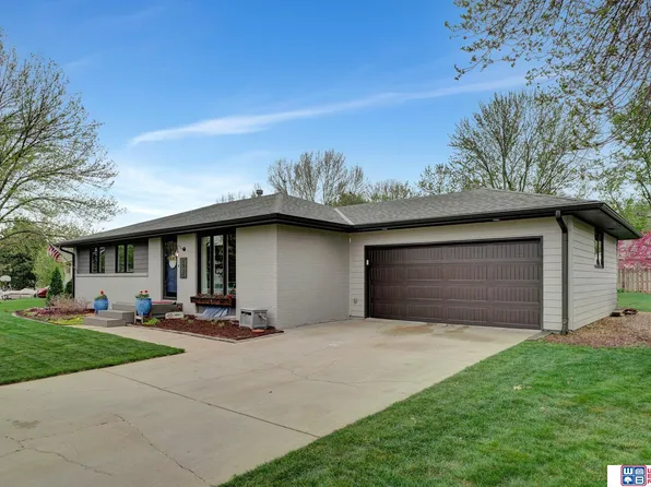 2435 Cheshire S, Lincoln, NE 68512