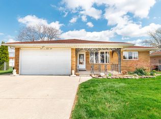 15099 Reeck Rd, Southgate, MI 48195