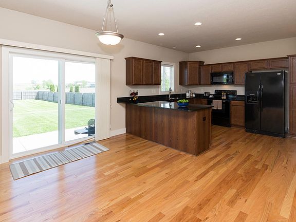 4th image of 612 Rock Creek Dr