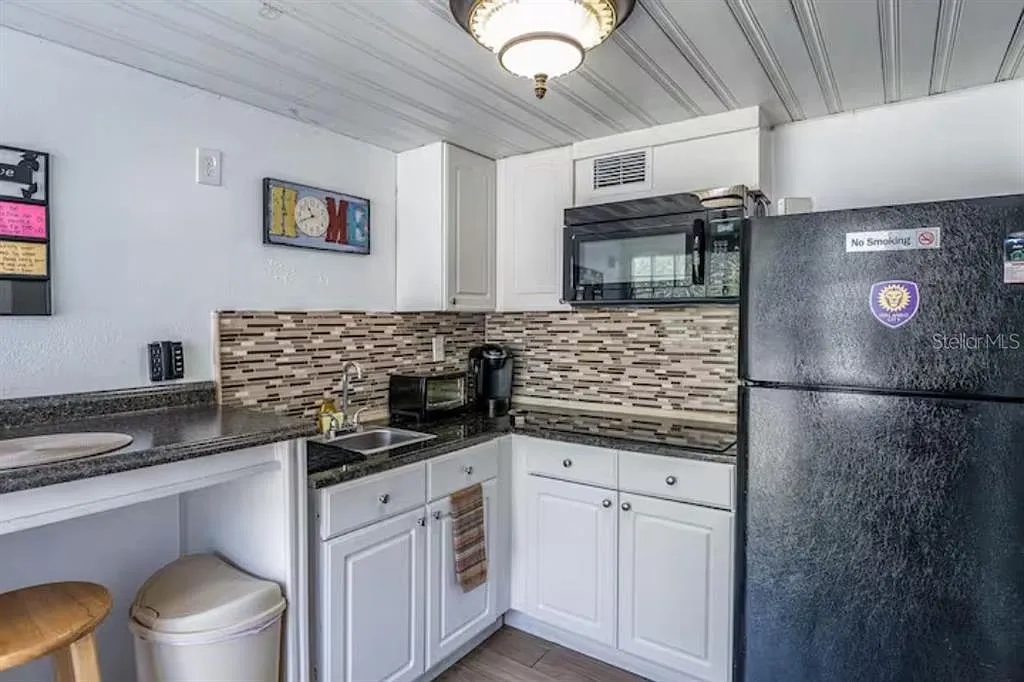 1 bed, 1.0 bath, 260 sqft, $1,700 — Photo 3